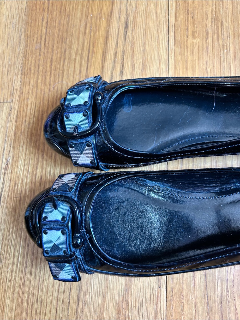 Burberry Black Patent Leather Ballet Flats Nova Check Bow Buckle Sz 8.5 Glossy - Picture 3 of 12